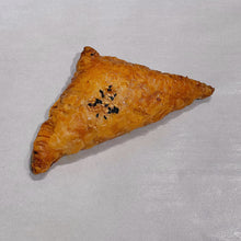 Load image into Gallery viewer, Rendang Chicken Puff