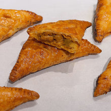 Load image into Gallery viewer, Curry Chicken Puff