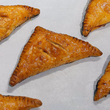 Load image into Gallery viewer, Curry Chicken Puff