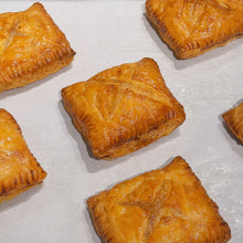 Load image into Gallery viewer, Black Pepper Tuna Puff