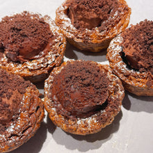 Load image into Gallery viewer, Mochi Chocolate Egg Tart
