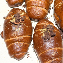 Load image into Gallery viewer, Chocolate Lava Shio Pan
